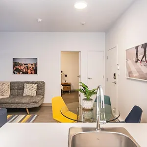 New Urban And Well Located 1 Bedroom By Den Appartement