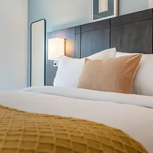 Kensington Place Apartments , Toronto Canada