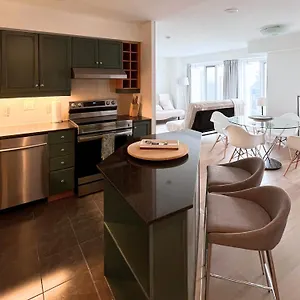Apartment/2bedrooms/2 Full Bathrooms/free Parking , Toronto Canada